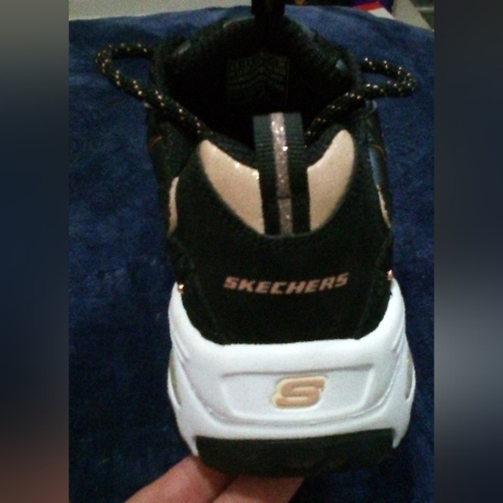 Skechers Women's Black and Gold Sneakers Size 8.5 Brand New - Picture 11 of 12